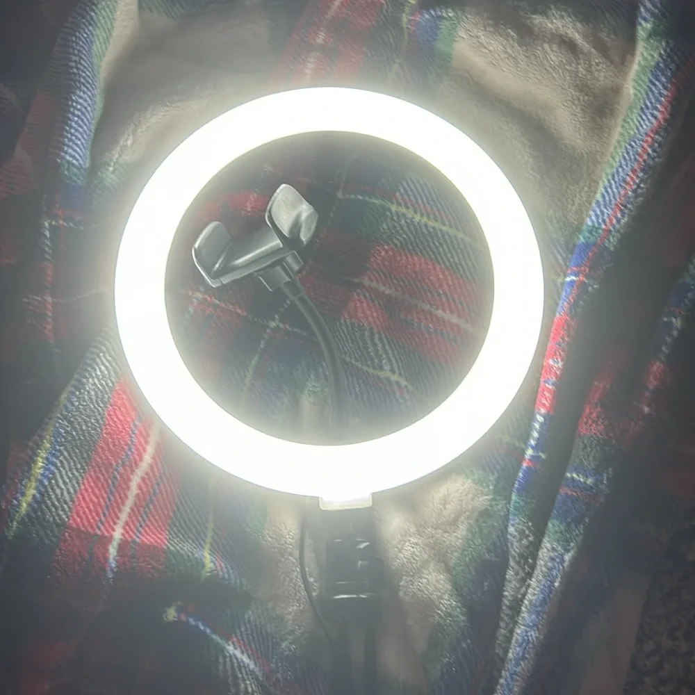 Ring light with phone holder